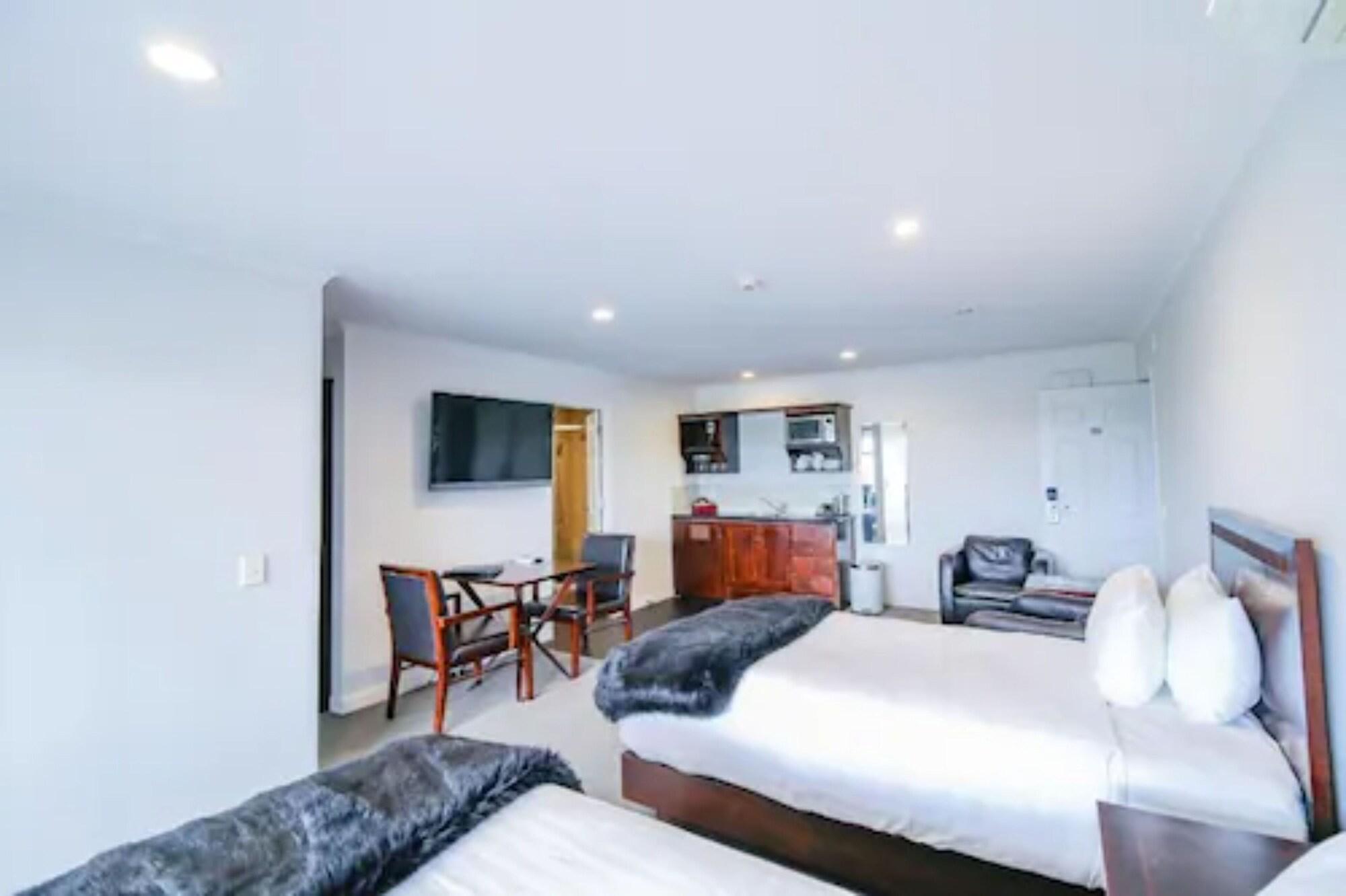Aotea Motor Lodge Whanganui Exterior foto A typical studio apartment