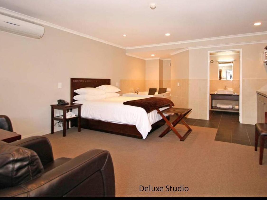 Aotea Motor Lodge Whanganui Exterior foto Deluxe Studio