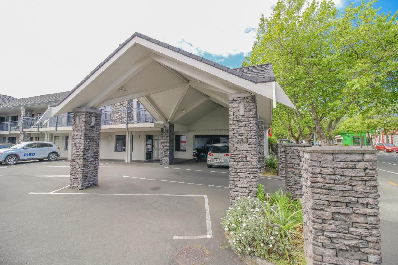 Aotea Motor Lodge Whanganui Exterior foto Entrance to the hotel